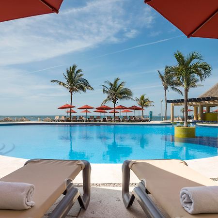 Camino Real Βερακρούζ Εξωτερικό φωτογραφία Pool at the Iberostar Grand Hotel Bávaro