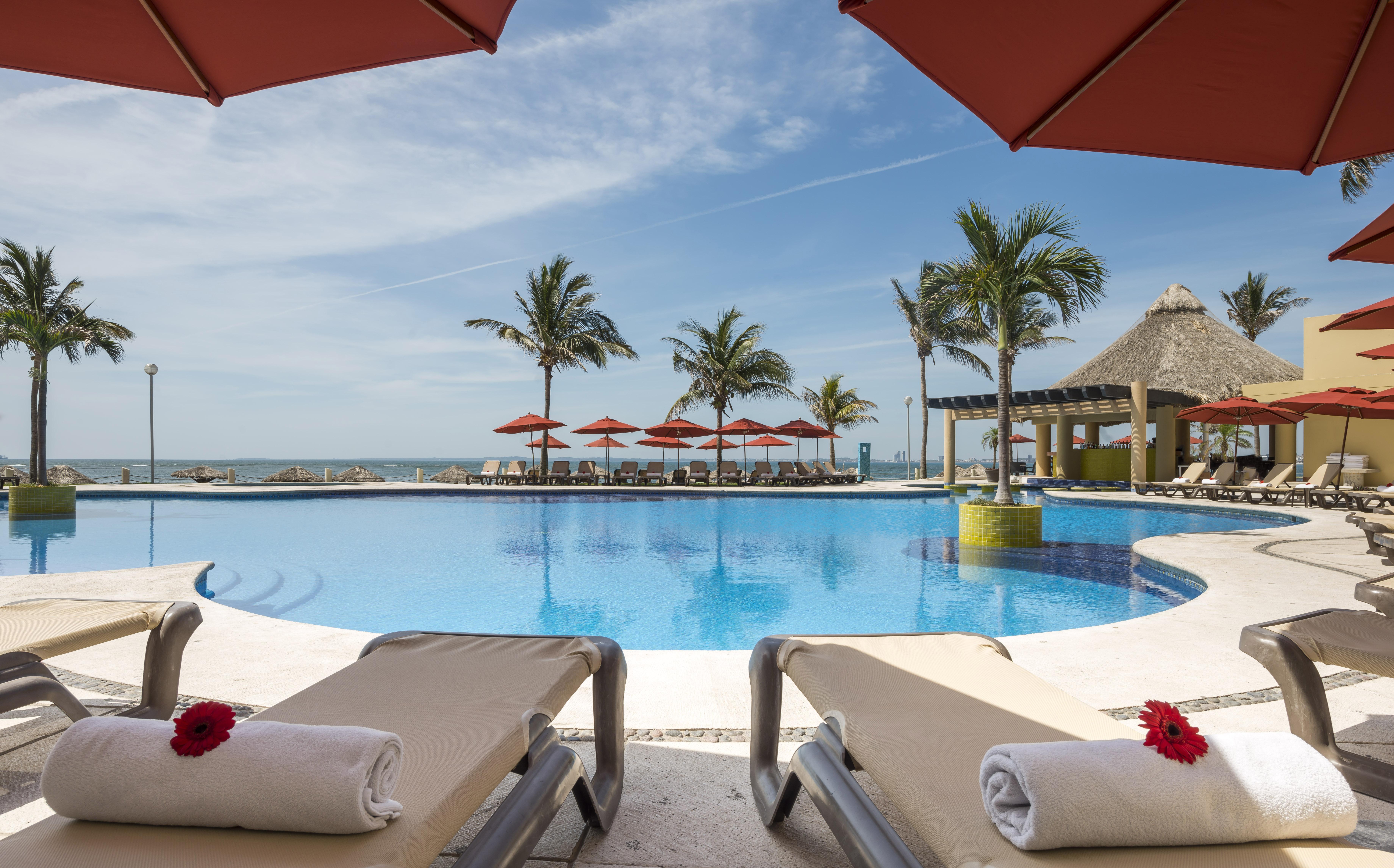 Camino Real Βερακρούζ Εξωτερικό φωτογραφία Pool at the Iberostar Grand Hotel Bávaro