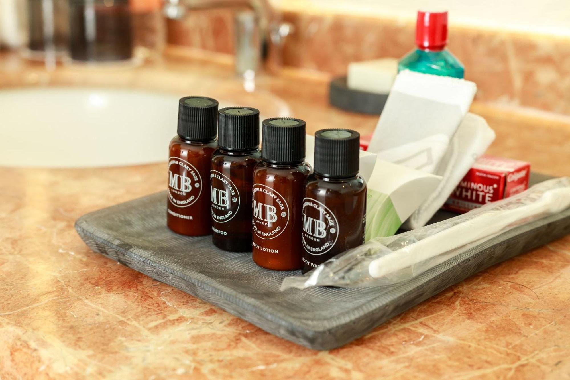 Camino Real Βερακρούζ Εξωτερικό φωτογραφία A selection of MB toiletries