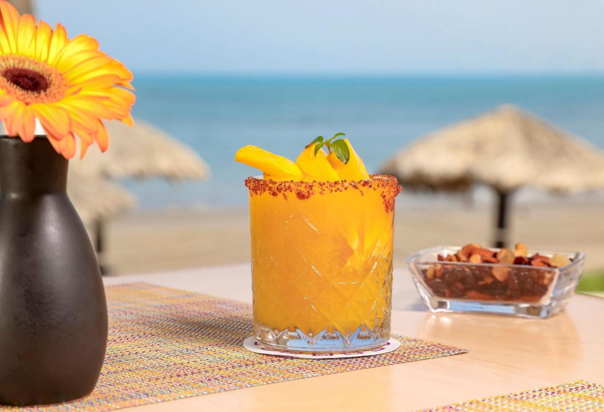 Camino Real Βερακρούζ Εξωτερικό φωτογραφία A mango margarita